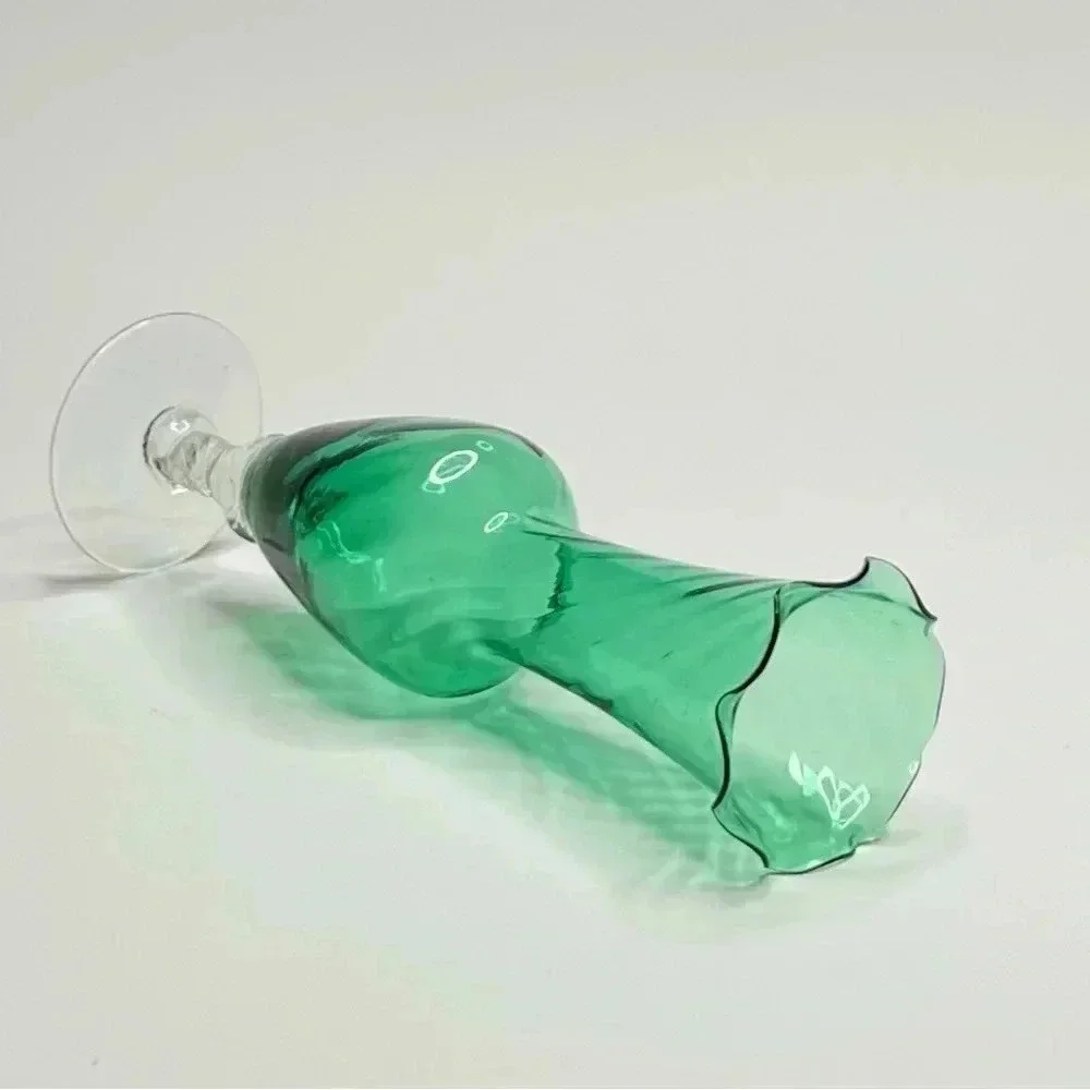 Vintage Art Deco Handblown Glass Green Twisted Scalloped Bud Vase 7.75